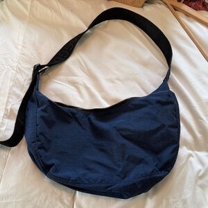 BAGGU medium crescent bag navy